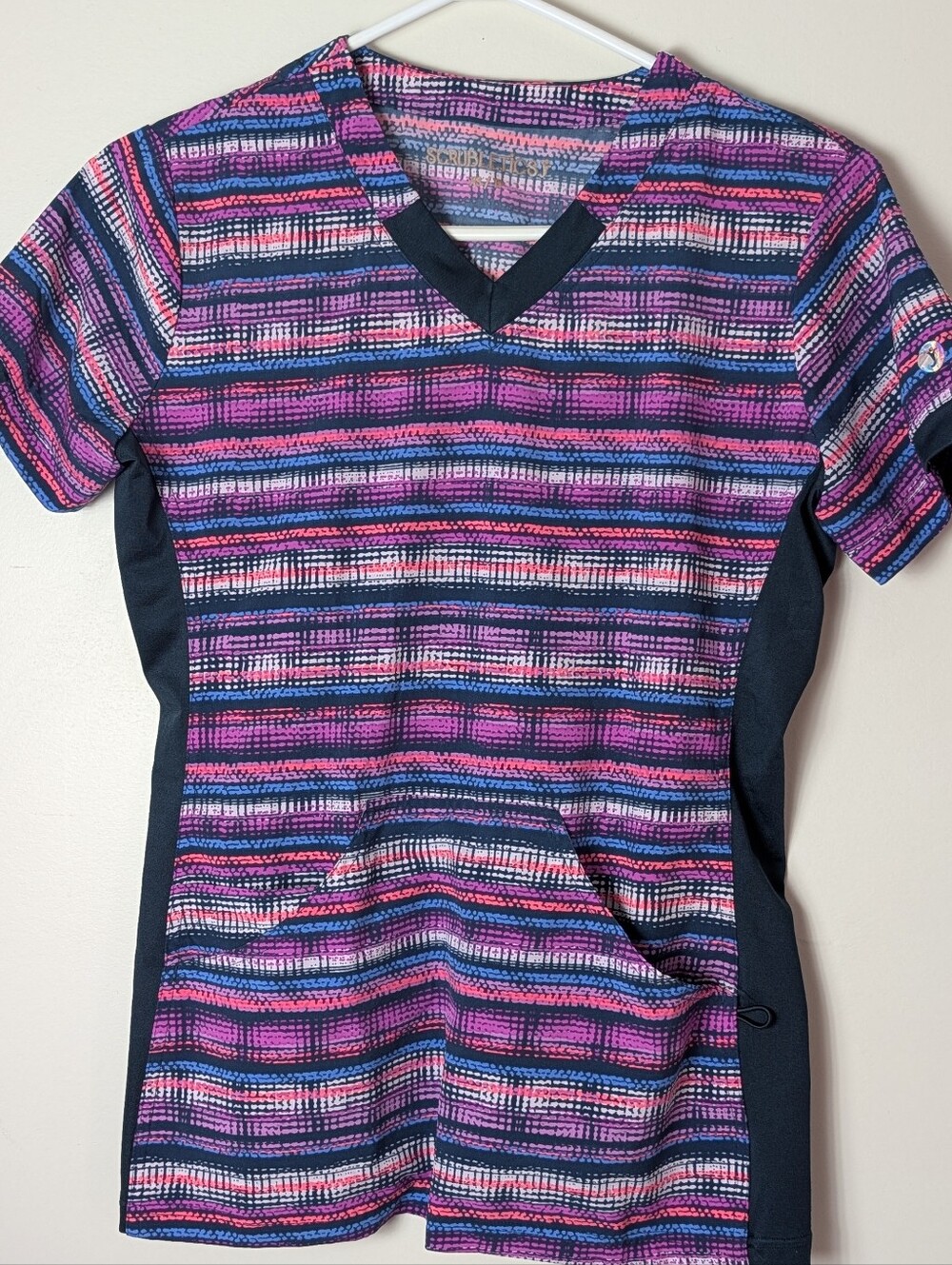 🔹(3for$20)🔹Scrubletics V-Neck Scrubs Top Purple Pink Pattern Size XS Pocketed